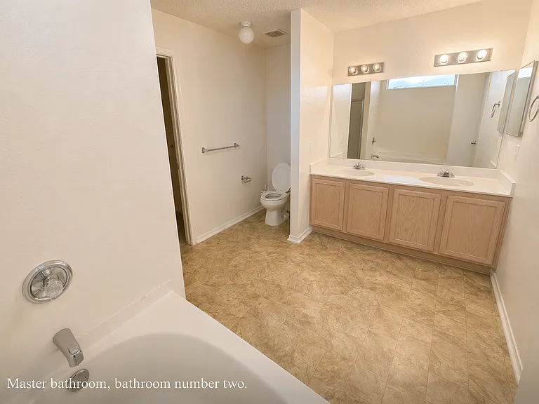 511 Travis Ranch Trl — Photo 21