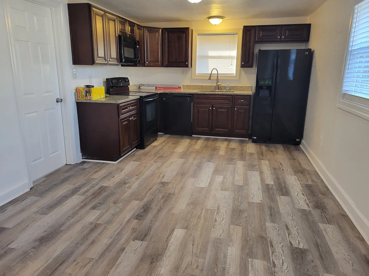 2 bed, 1100 sqft, $2,195 — Photo 3