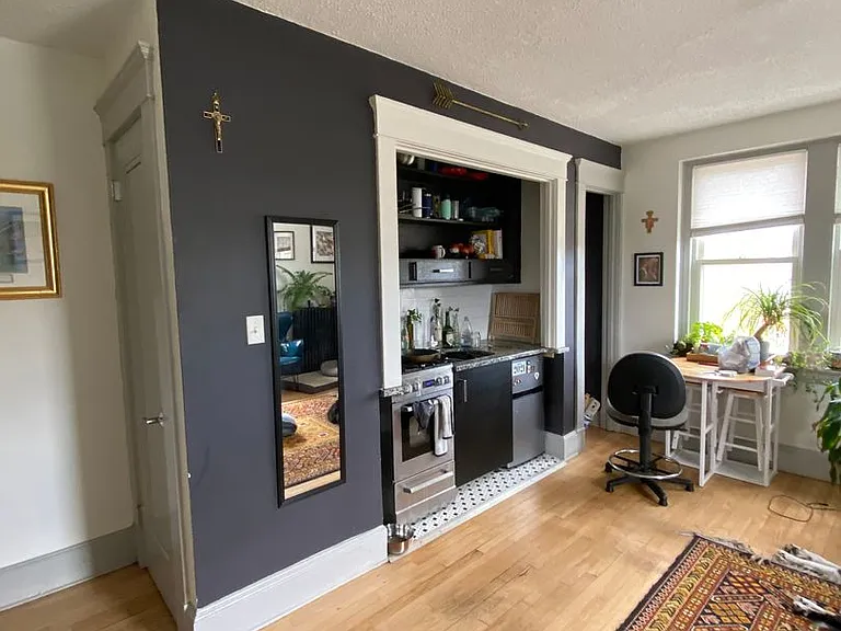 100 Howe Street — Photo 113