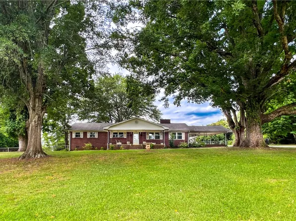 305 Mary Ann St, Easley, SC 29640