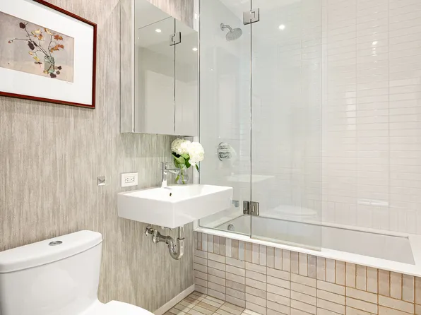 345 West 14th Street image 14 of 20