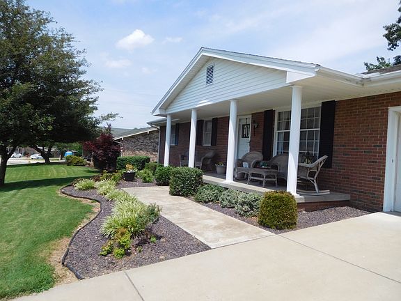 3rd image of 4522 Pine Dr