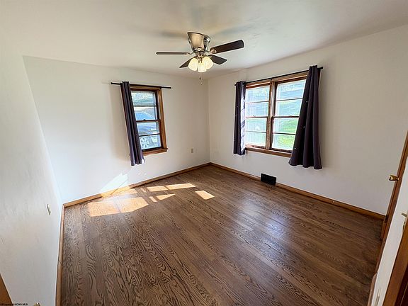 5th image of 900 E State Ave
