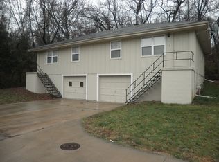 11815 Henry St APT A, Sugar Creek, MO 64054