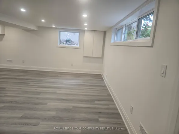19 Beaverton Rd S, Richmond Hill, ON L4C 2H5
