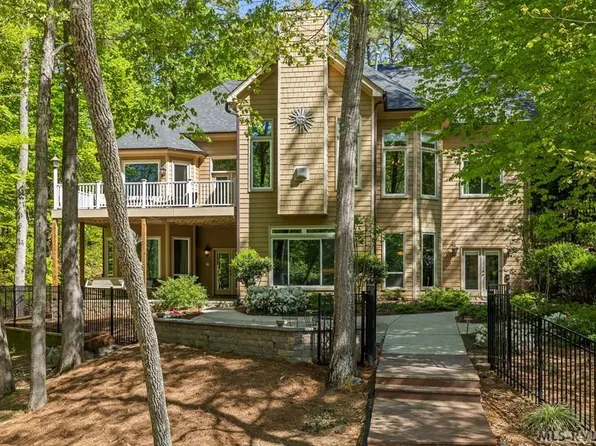104 W Pointe Dr, Macon, NC 27551