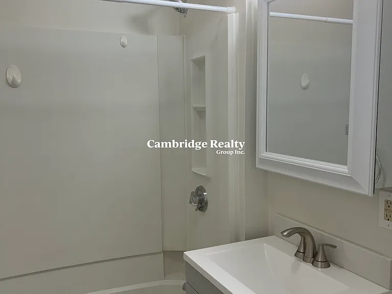 20 Henley St — Photo 10
