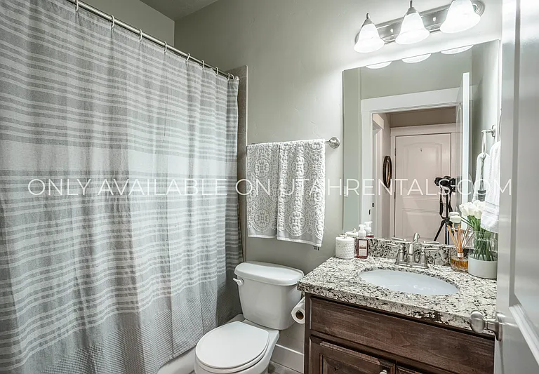 1777 W Yarrow Dr — Photo 8