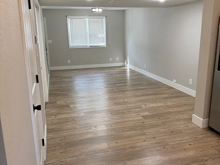 930 E Main St #6 — Photo 8