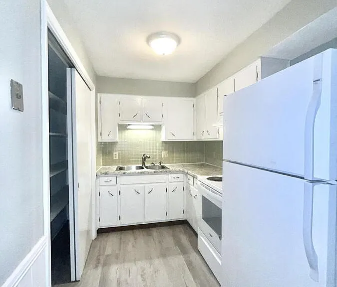 1908 Colonial Ln #1 — Photo 6