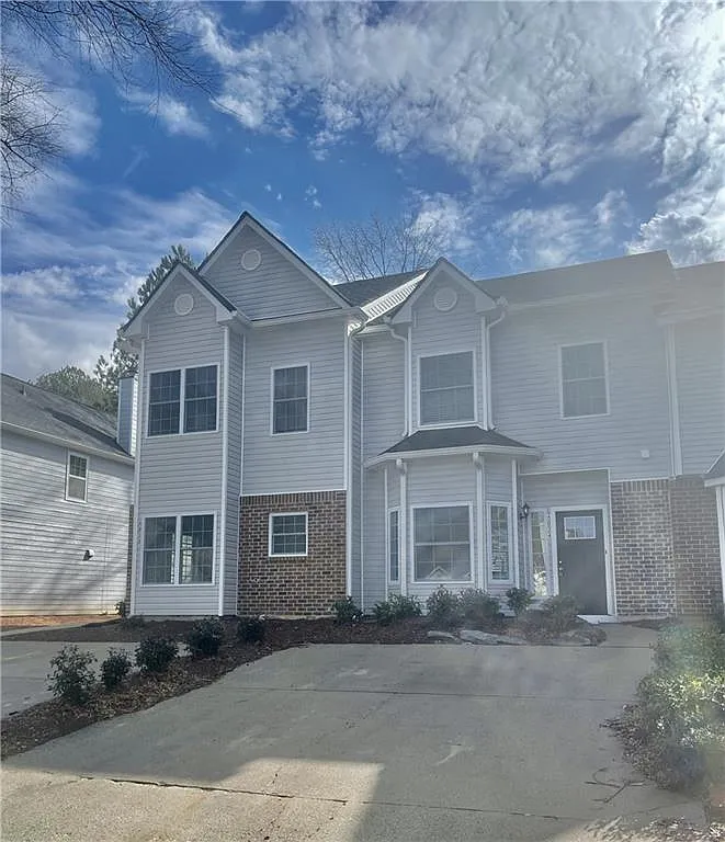 4 bed, 3.5 bath, 2000 sqft, $2,600 — Photo 1