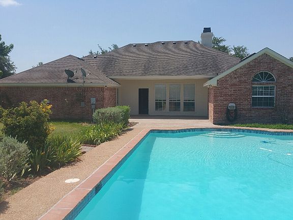 2nd image of 805 Oakmont Dr