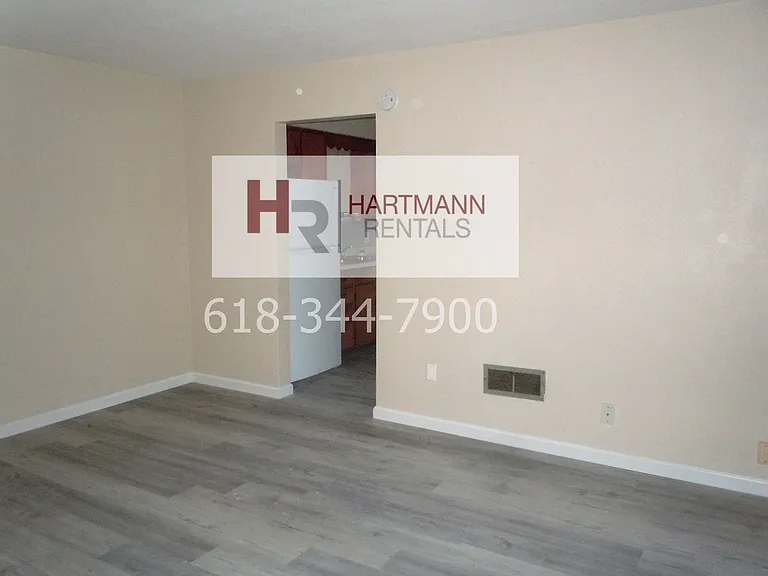 404 S Combs Ave — Photo 9