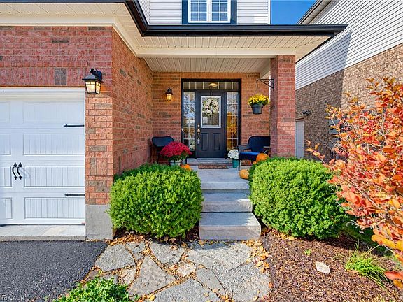 4th image of 410 Sandy Cove Cres