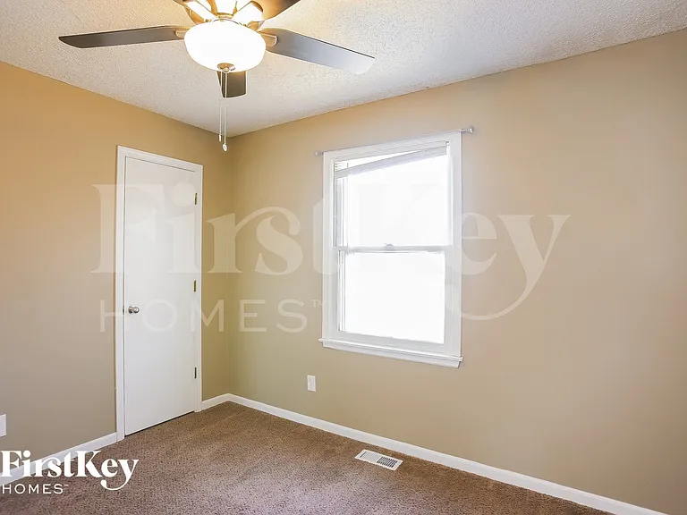 8837 NE 74th Ter — Photo 11