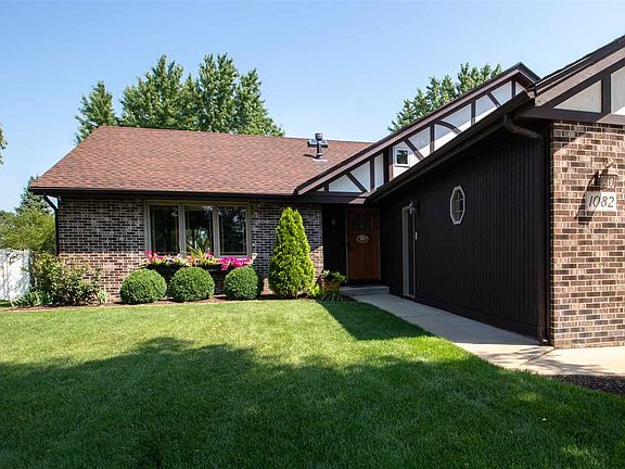 3rd image of 1082 Darwin Dr