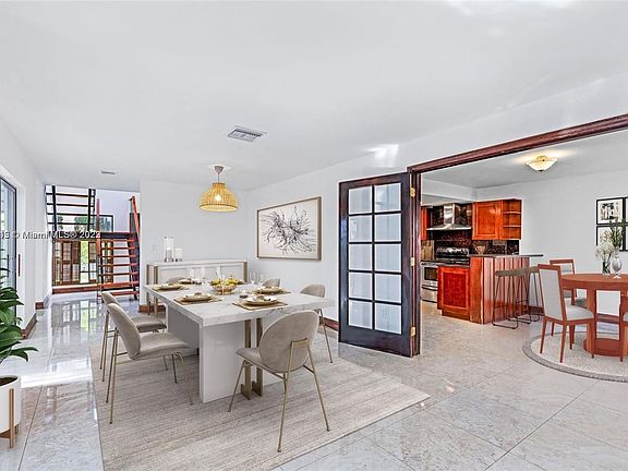 4th image of 411 Alhambra Cir
