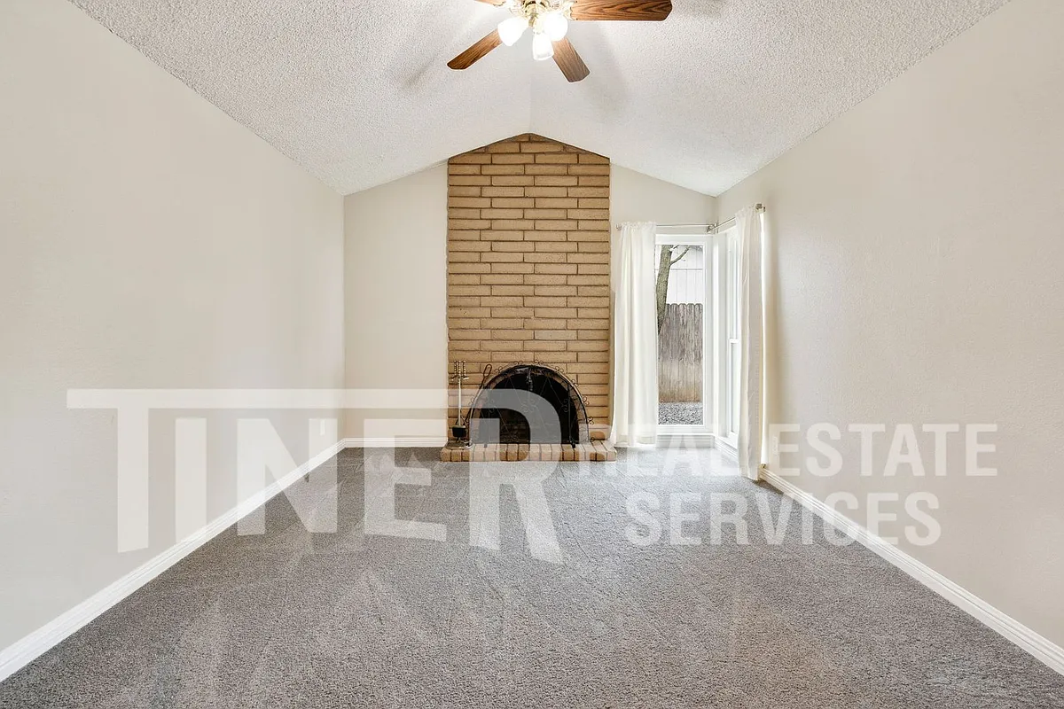 Building Photo - 9243 Clendenen Way