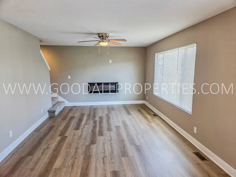425 SE Waco Pl — Photo 3