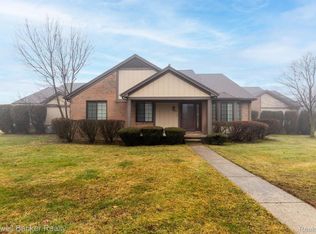 235 Meadow Lane Cir #50, Rochester, MI 48307