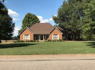 2 Forked Oak Ln, Humboldt, TN 38343