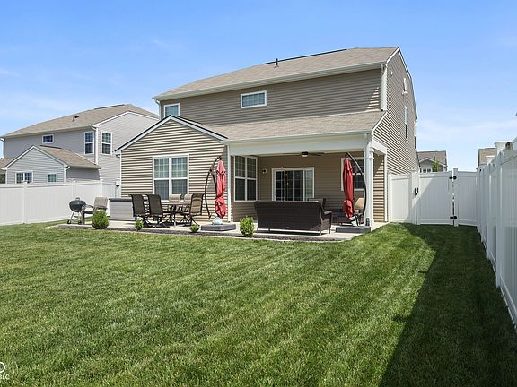 3rd image of 6673 Overlander Ln