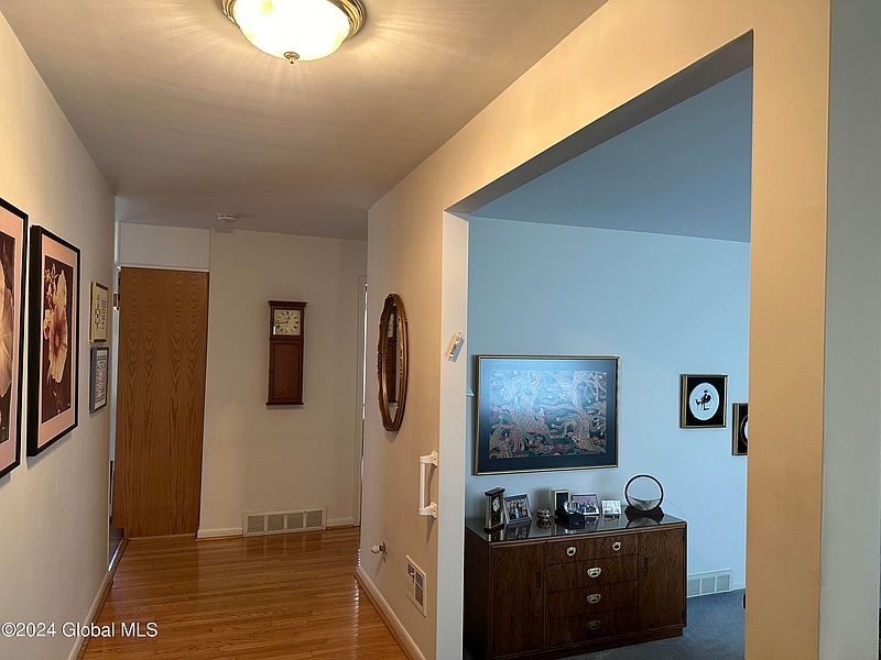 3rd image of 887 Birchwood Lane