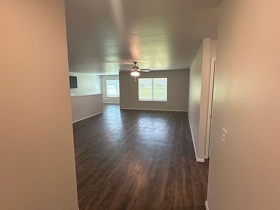 5th image of 8101 E Oakland St