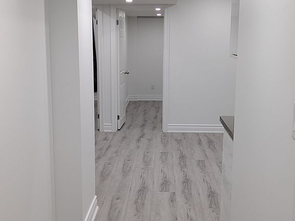 4th image of 22 Exhibition Cres #Basement
