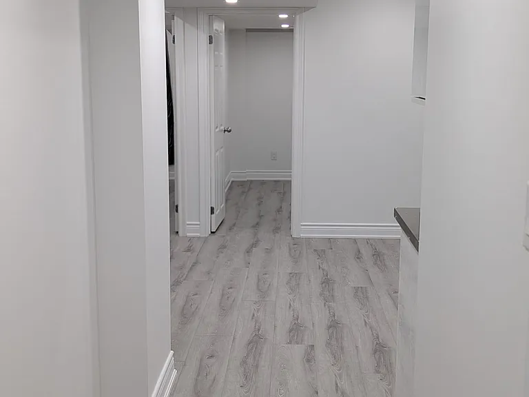 22 Exhibition Cres #BASEMENT — Photo 4
