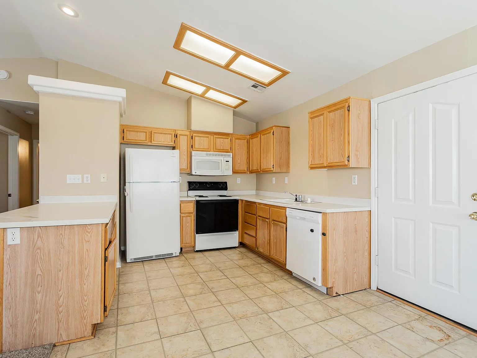 2 bed, 991 sqft, $1,279 — Photo 1