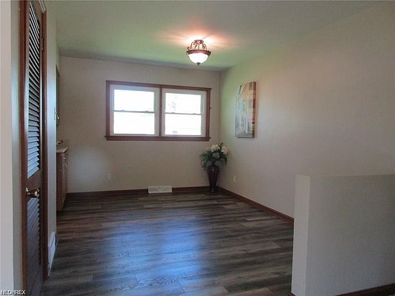 5th image of 29805 Grand Blvd