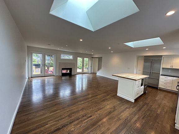 3rd image of 607 Miramar Dr