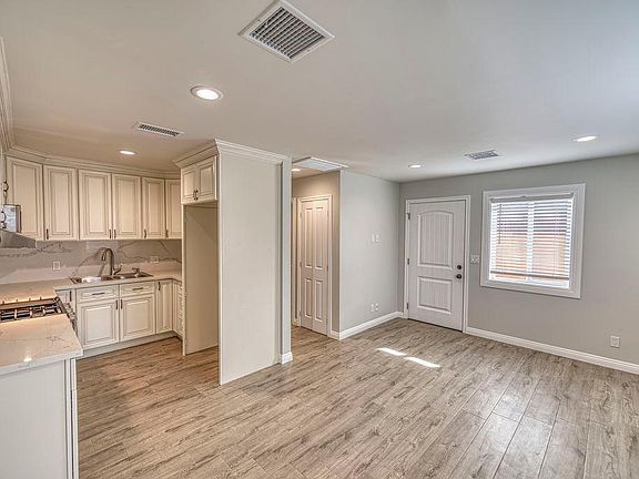 4th image of 7650 Orion Ave