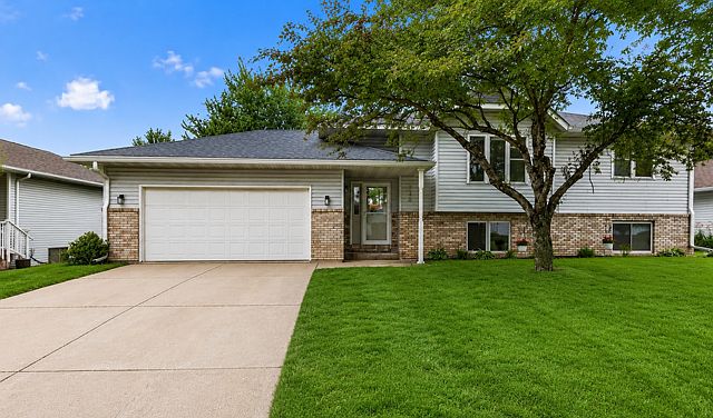 1st image of 130 Nicholas Dr