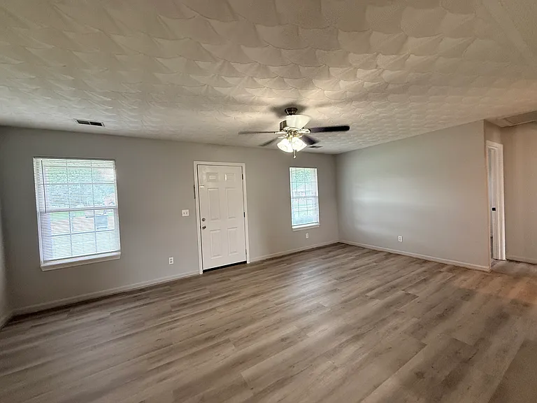 106 Tiffany Ct — Photo 10