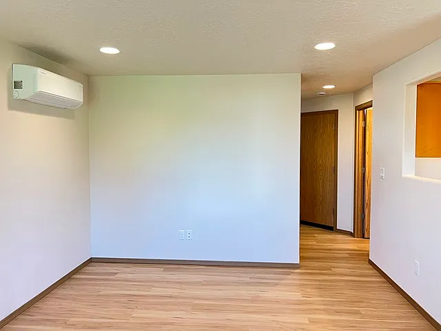 3 bed, 1.5 bath, 1044 sqft, $1,750 — Photo 2