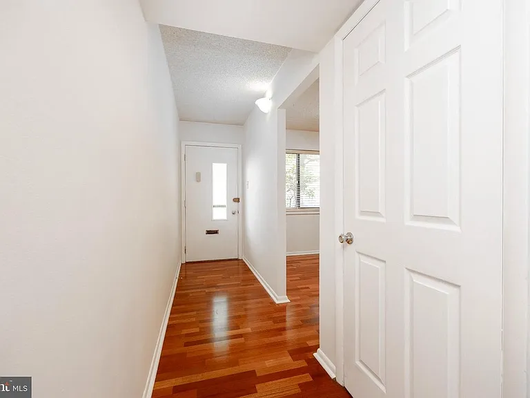 440 Summit House — Photo 10