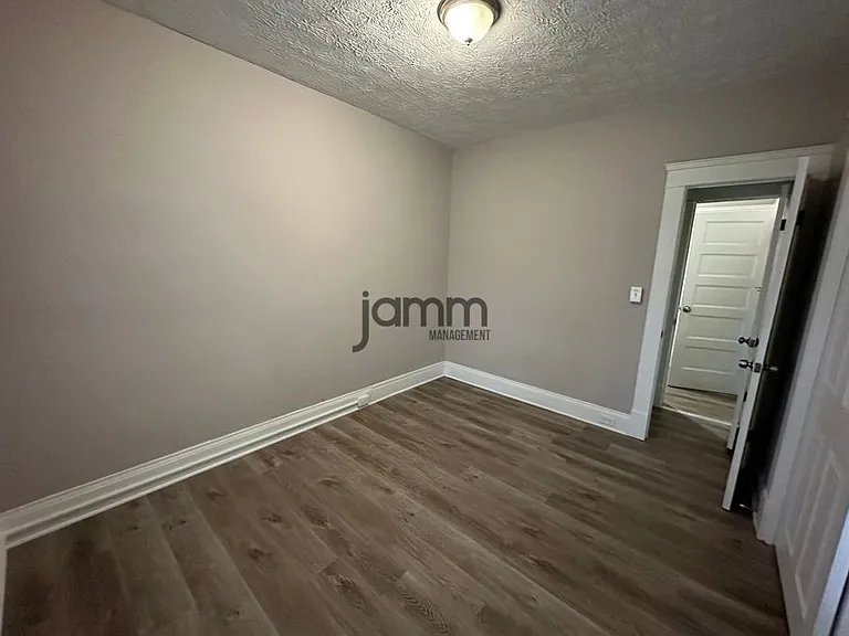 3026 Monroe Ave — Photo 8