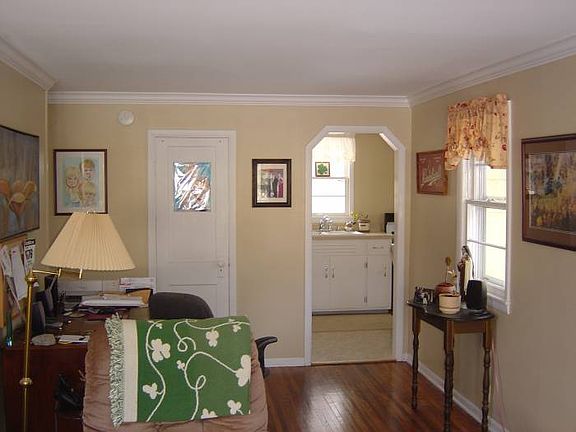 4th image of 33 Warner Ave N