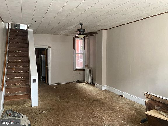 4th image of 725 W Norwegian St