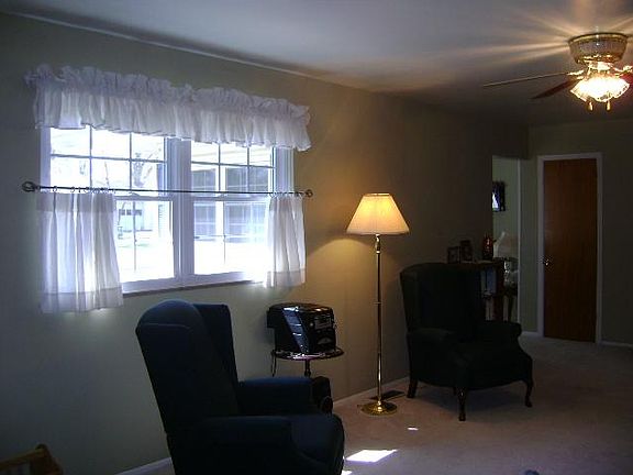 3rd image of 1212 N Washington St