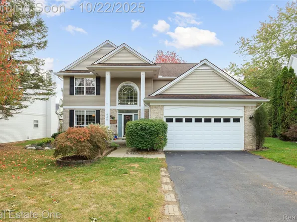 445 Gleneagles Ct, Oxford, MI 48371