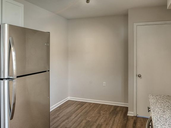 5th image of 2807 S 107th Ave