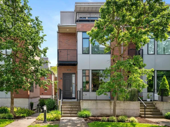 1634 NW Riverscape St, Portland, OR 97209