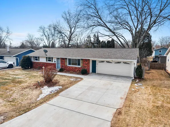 1403 Ponderosa Ave, Green Bay, WI 54313