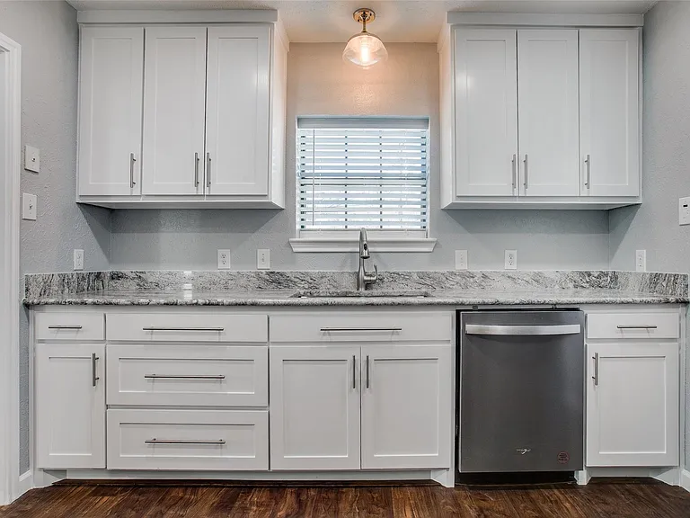 7619 Morton St — Photo 14