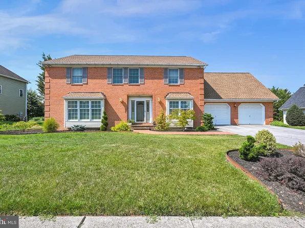 9 Wheaton Dr, Littlestown, PA 17340
