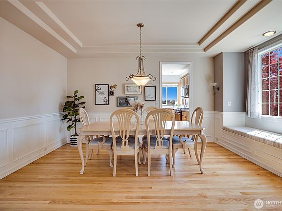4th image of 4115 Country Club Drive NE