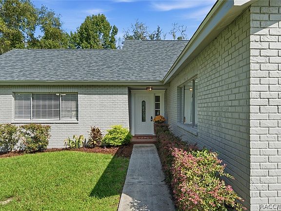3rd image of 2820 S Circle Dr